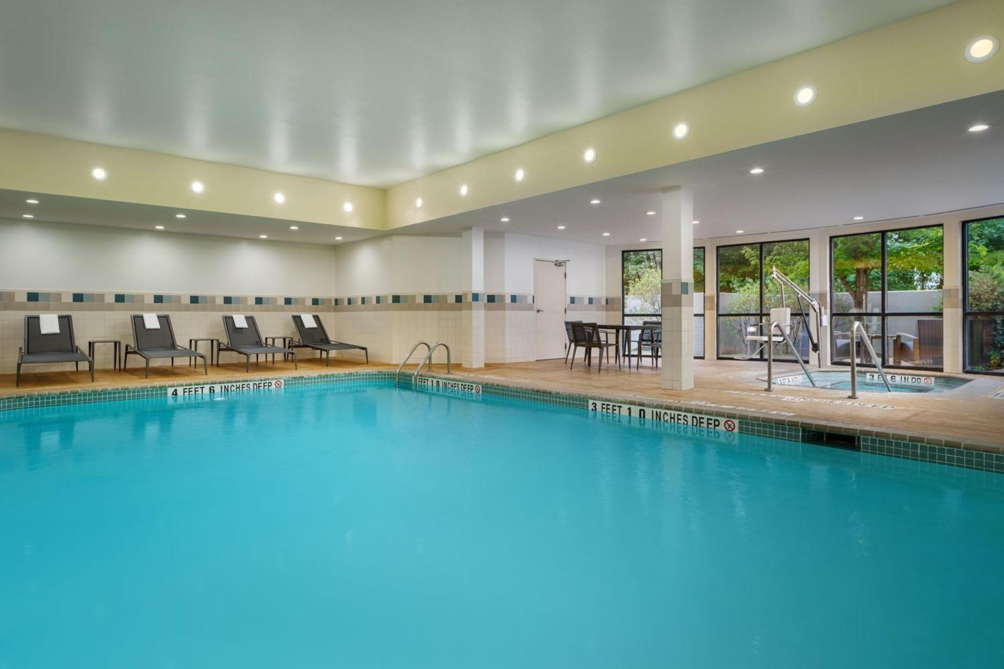 Courtyard By Marriott Kingston Hotel Luaran gambar